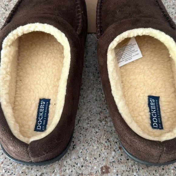 NWT Dockers Moccasin Slippers with Faux Fur Lining - Picture 4 of 4